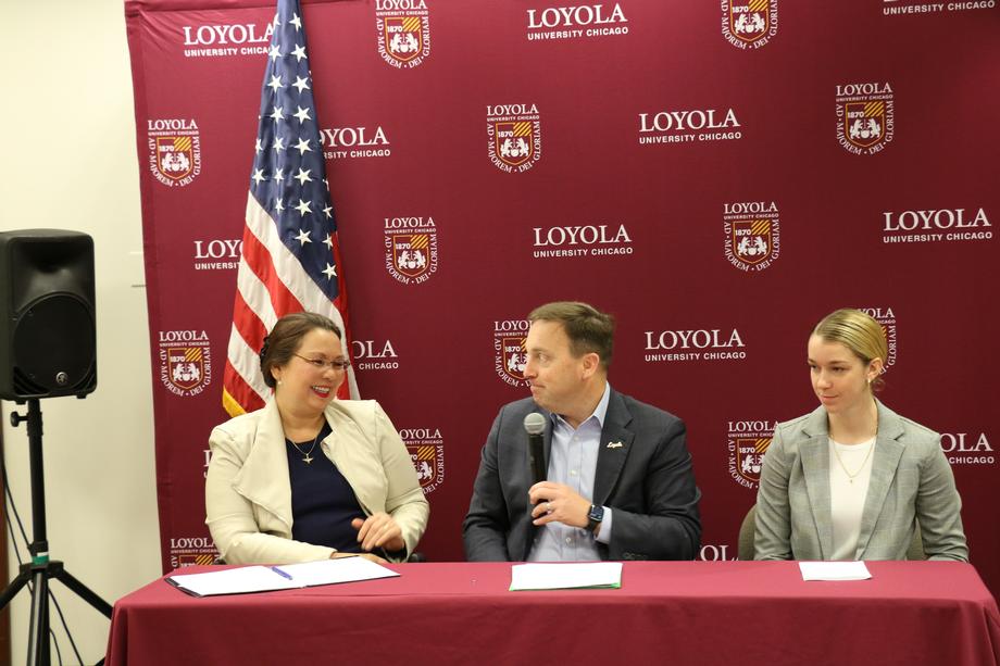 Duckworth Honors Veterans Day at Loyola University Chicago